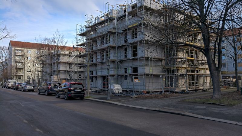 Rohbau mit Kran