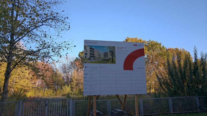 Bauschild mit Abbildung