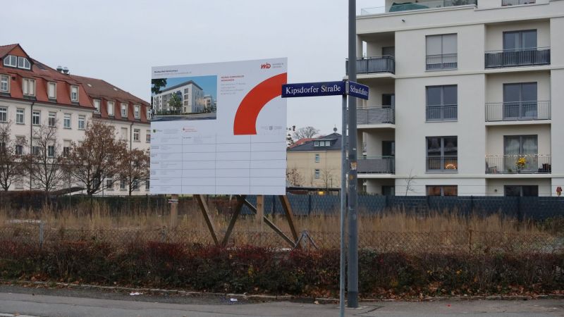 Bauschild mit Abbildung